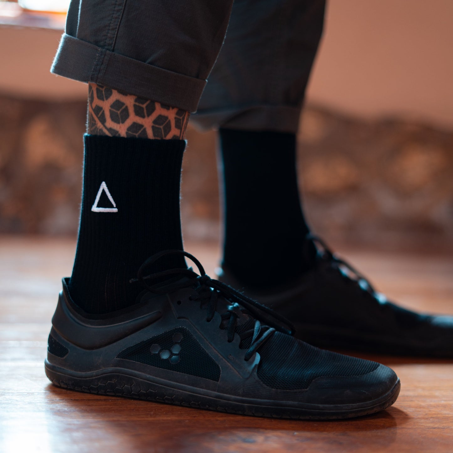 TRIANGLE EMBROIDERED SOCKS