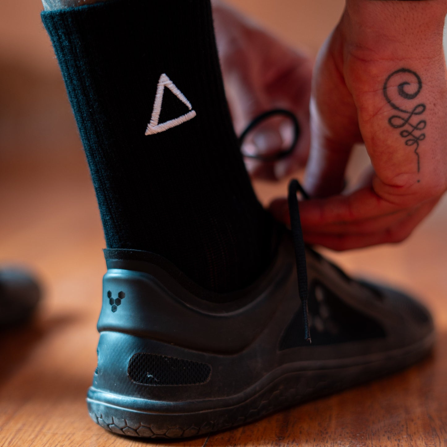 TRIANGLE EMBROIDERED SOCKS